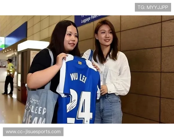 足球球星女友的背后故事 揭秘她们如何支持与影响男友的职业生涯